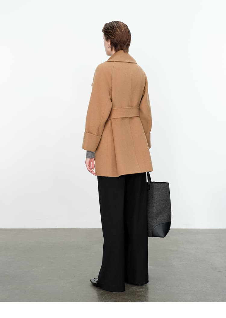 黒パンツ 上質素材のフォーマルワイドパンツ