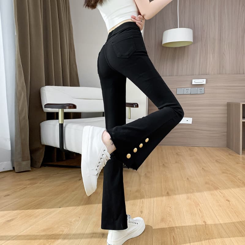 黒パンツ 裾ボタン装飾フレアパンツ