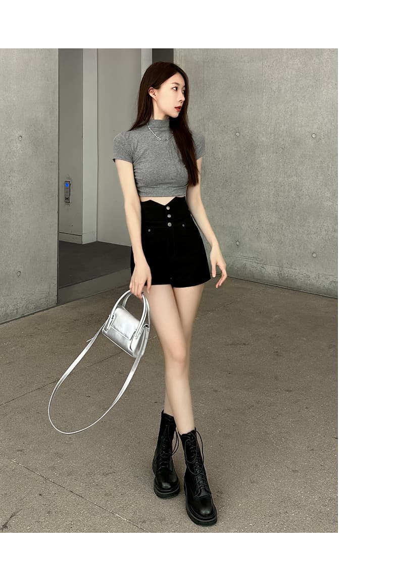 黒パンツ ハイウエストショートパンツ