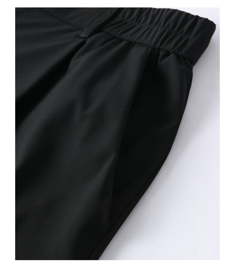 黒パンツ 上質シルエット タックスラックス