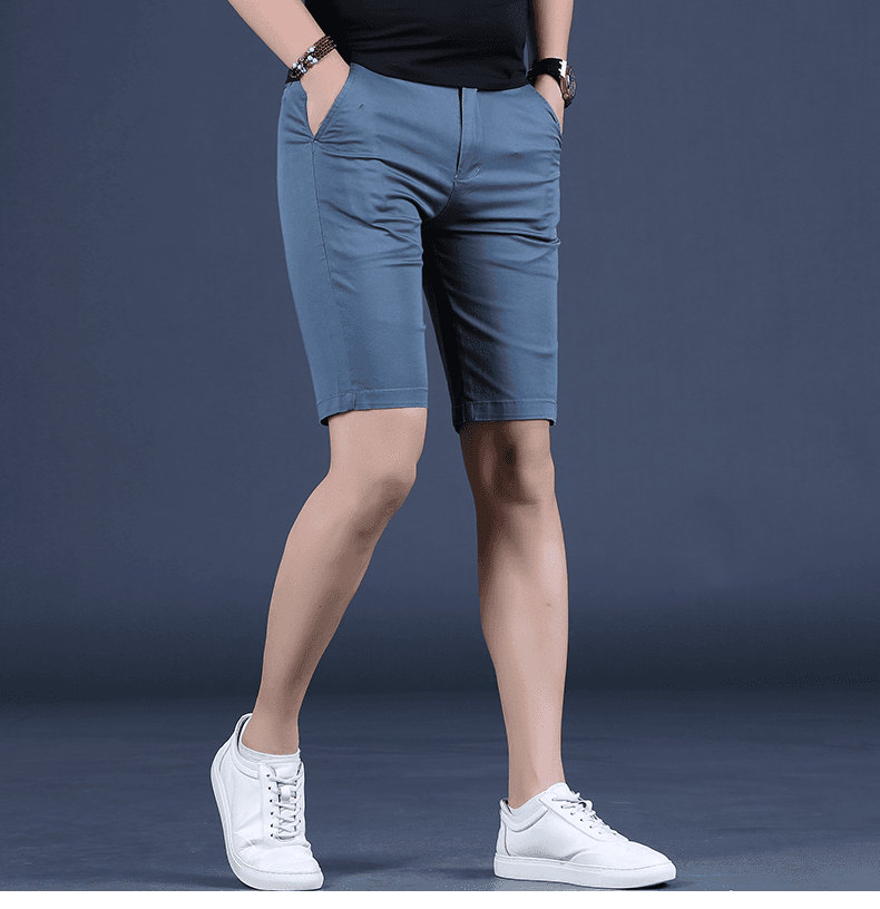黒パンツ ストレッチ素材のシンプルショートパンツ