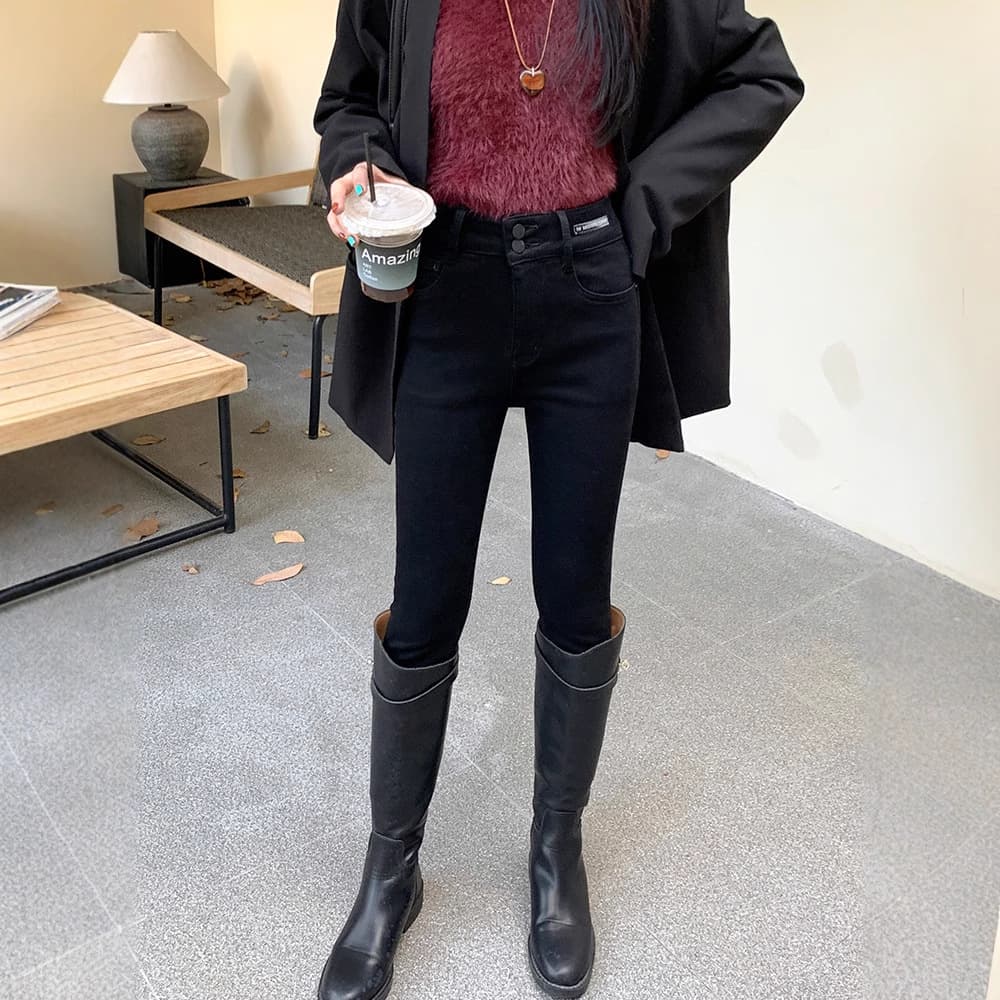 黒パンツ やわらかスキニーデニム