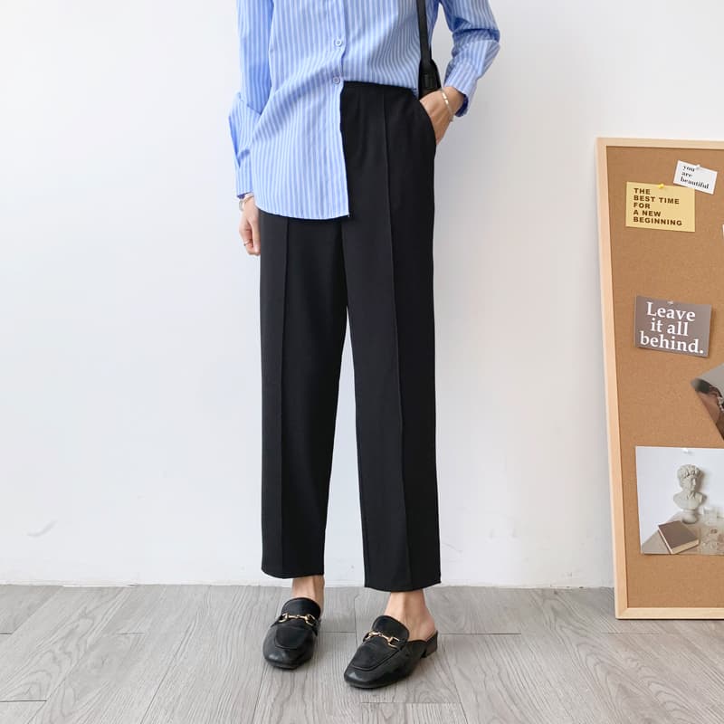 黒パンツ ゆったりシルエット美脚パンツ