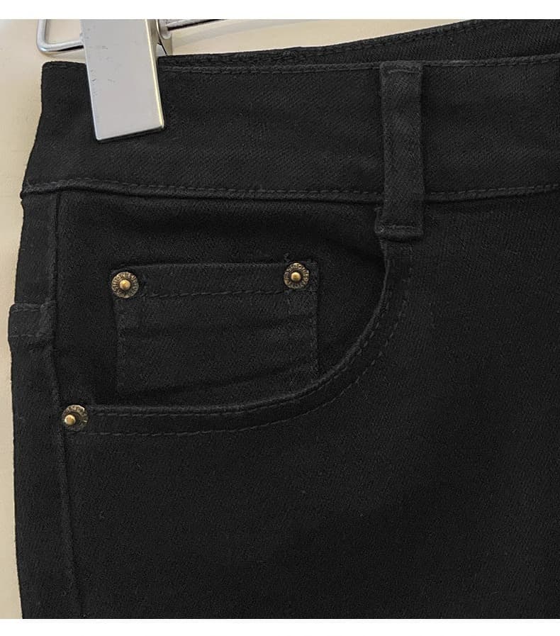 黒パンツ すっきりシルエットストレートパンツ