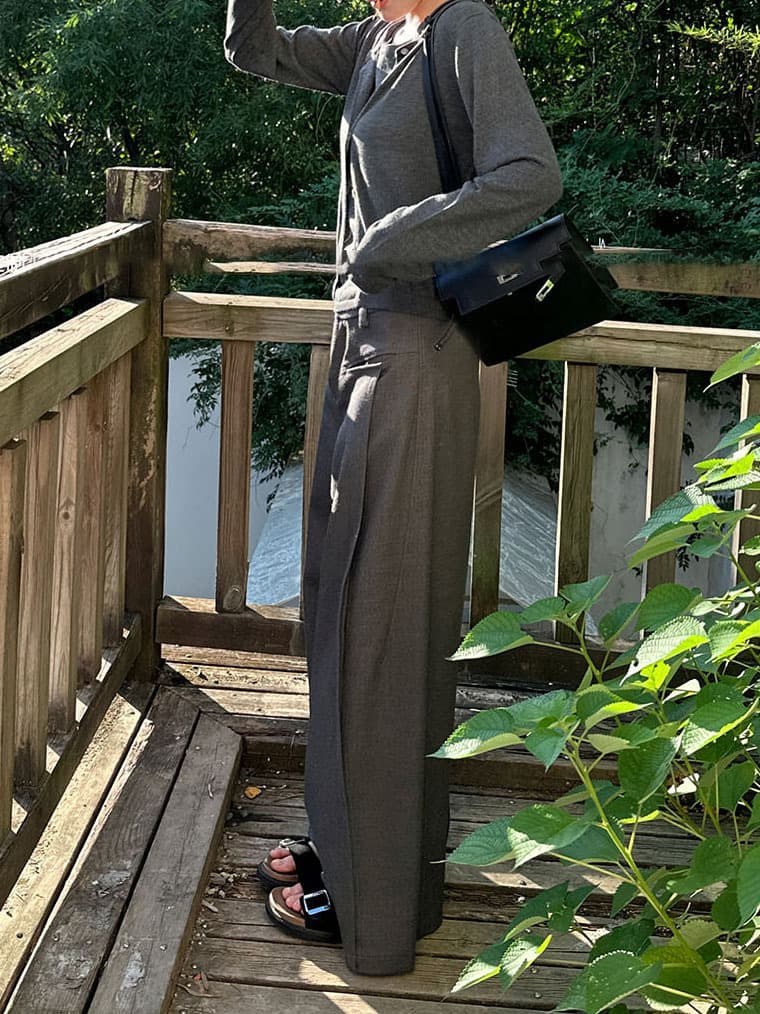 黒パンツ ワイドシルエットスラックス
