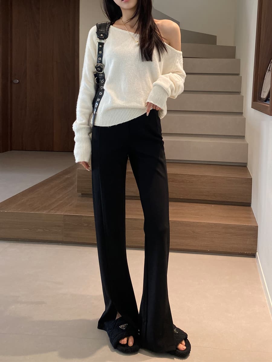 黒パンツ スリット入りストレートパンツ