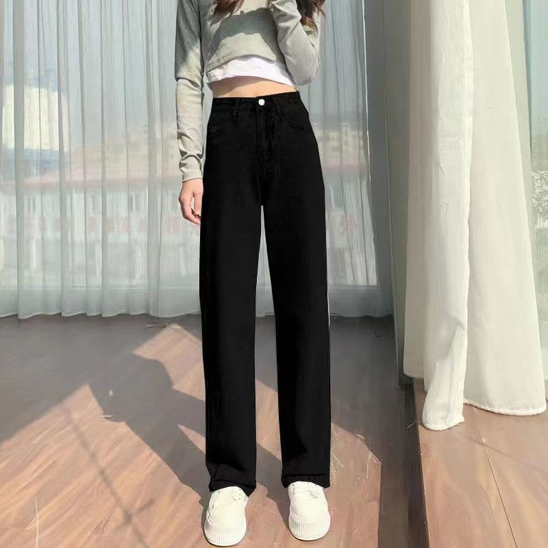 黒パンツ スタイリッシュストレートデニム