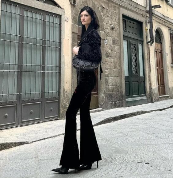 黒パンツ ベルベット調フレアパンツ ゴシック刺繍デザイン