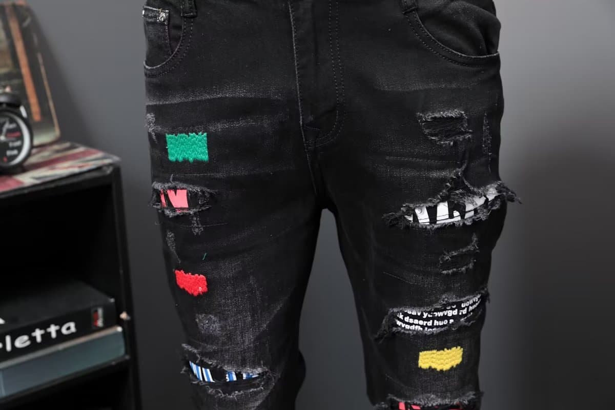 黒パンツ ダメージ加工スキニーデニム