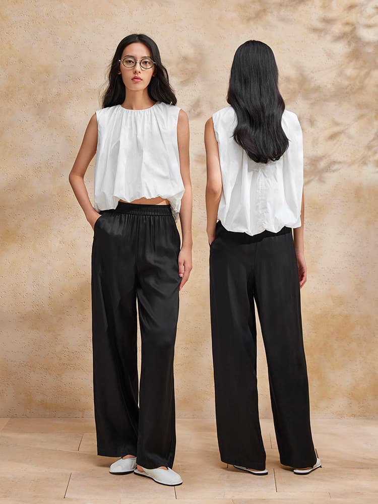 黒パンツ なめらかシルエット リラックスパンツ