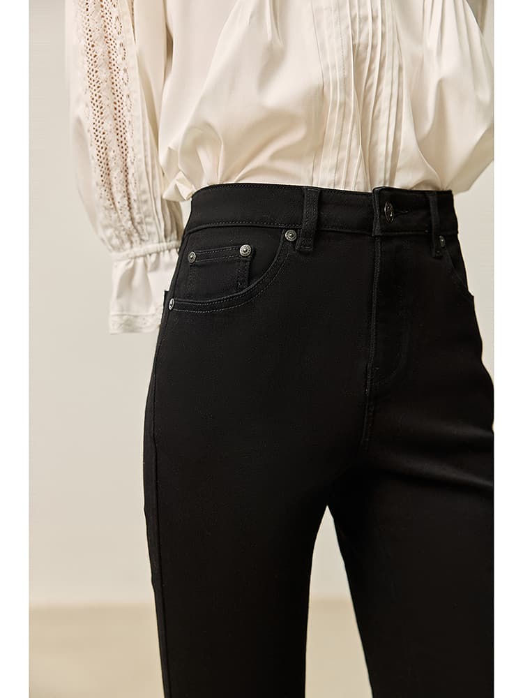 黒パンツ 上品シルエット 美脚フレアパンツ