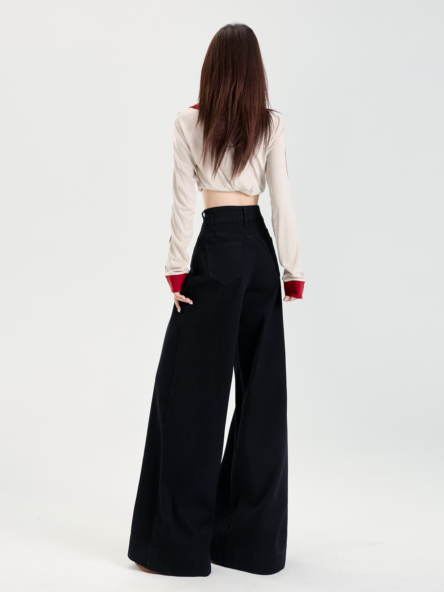 黒パンツ ゆったりワイドフレアデニムパンツ
