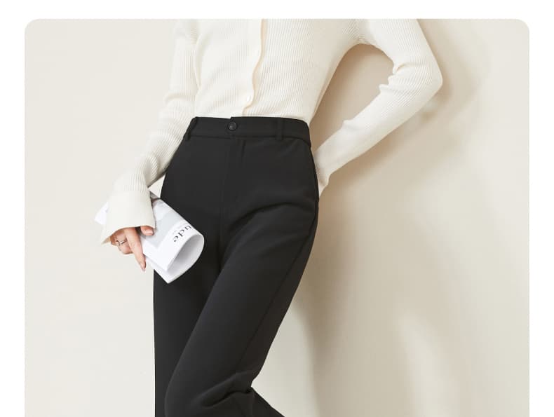黒パンツ タック入りストレートチノパン