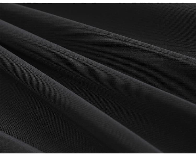 黒パンツ ゆったりシルエット美脚パンツ