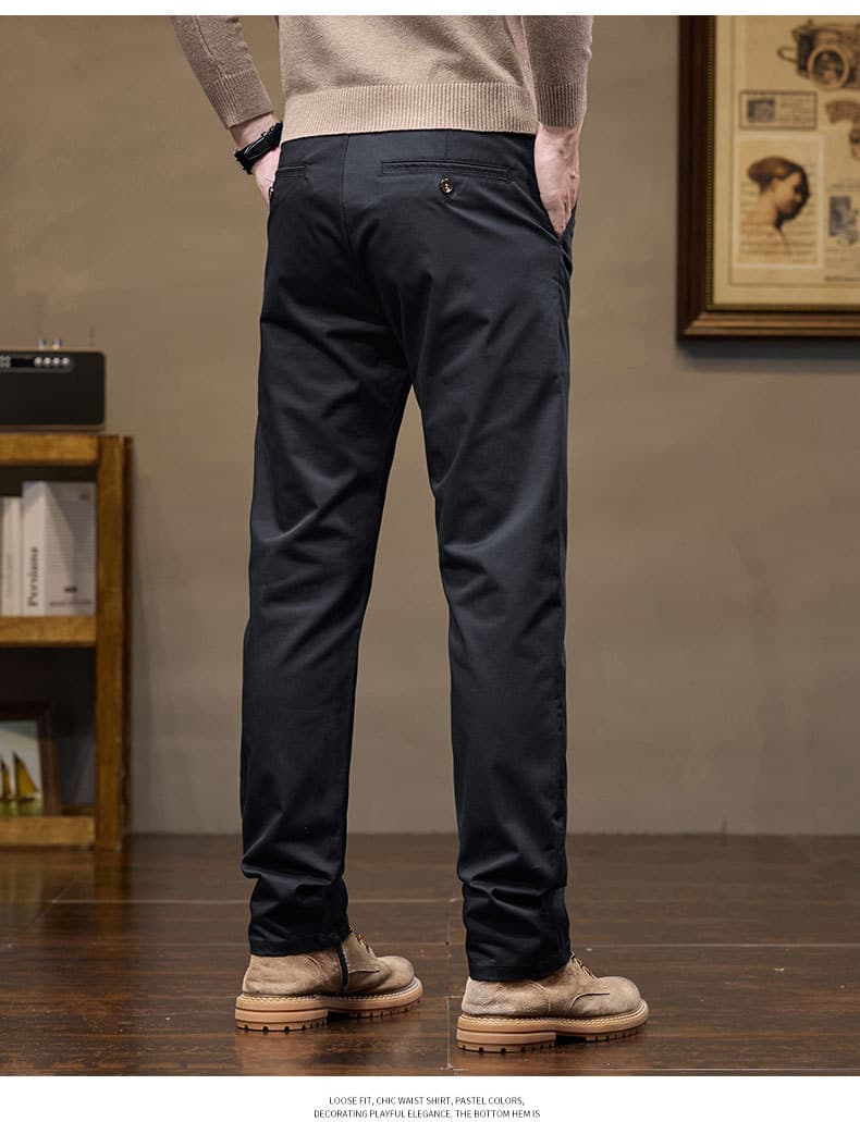 黒パンツ トレンド感覚スリムフィットスラックス