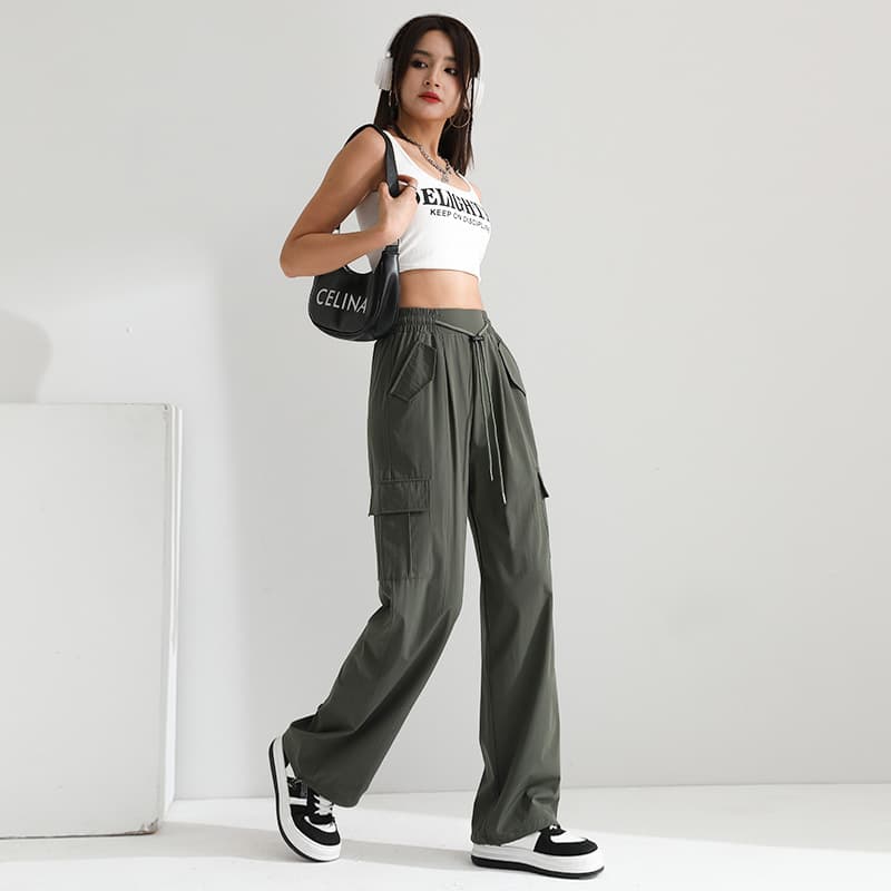 黒パンツ ドローコード付きストレートカーゴパンツ