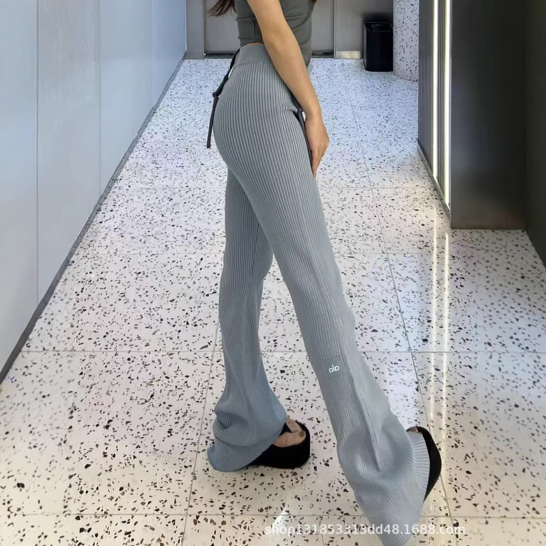 黒パンツ リブ編みストレッチ美脚フレアパンツ