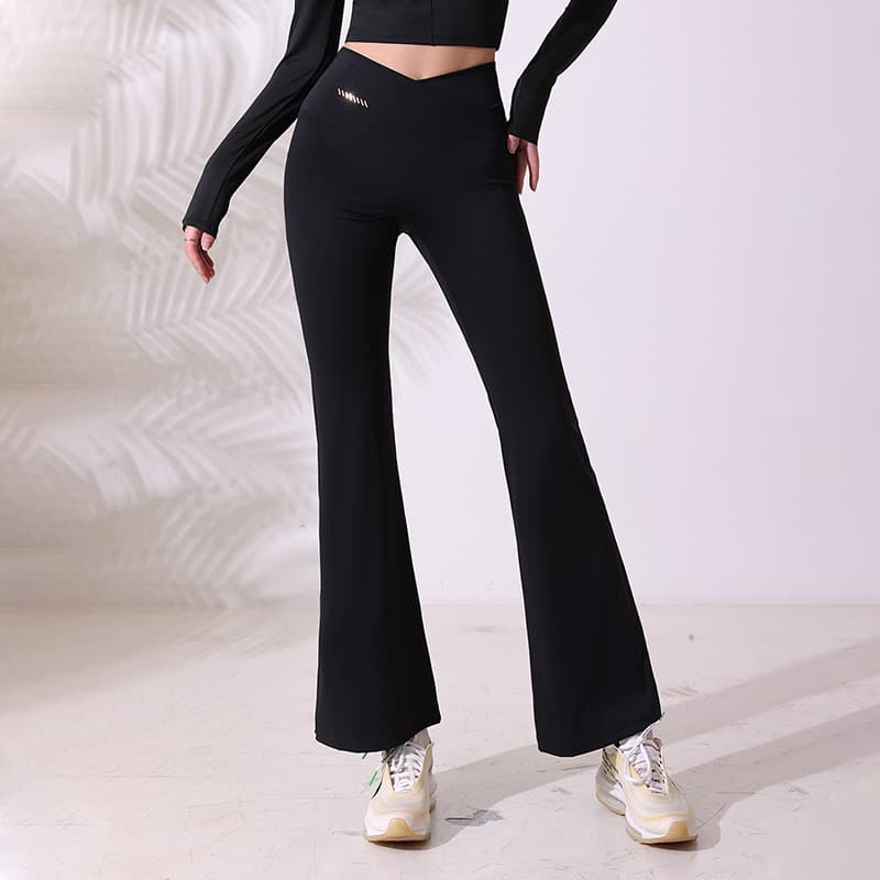 黒パンツ 美脚引き立てストレッチフレアパンツ