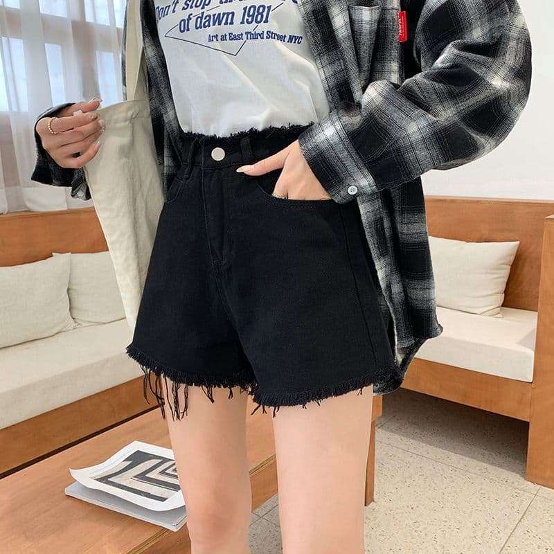 黒パンツ 裾フリンジデニムショート