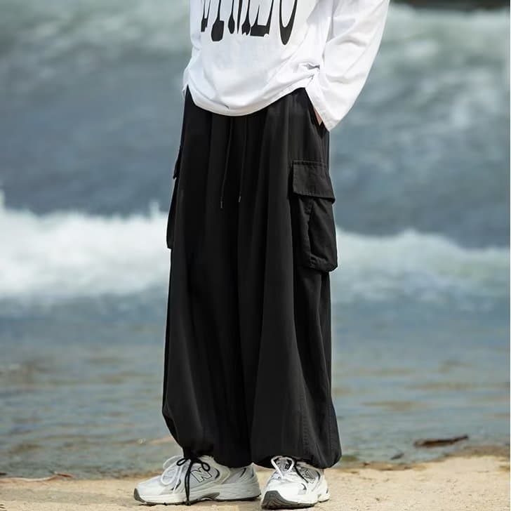 黒パンツ バルーンシルエット カーゴパンツ