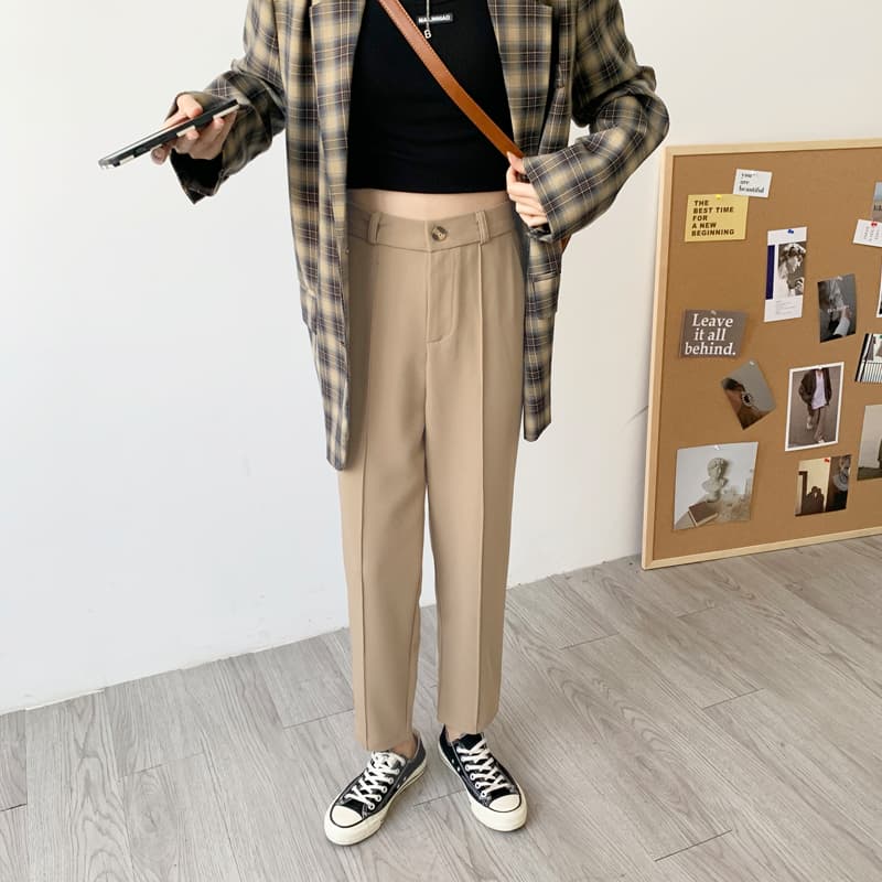 黒パンツ ゆったりシルエット美脚パンツ