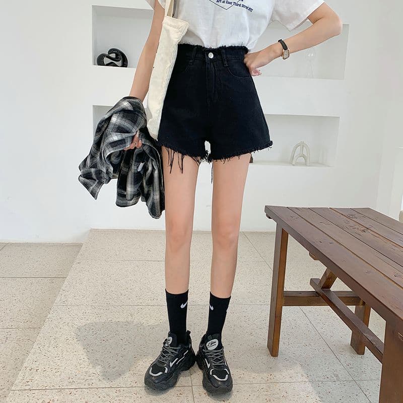 黒パンツ 裾フリンジデニムショート
