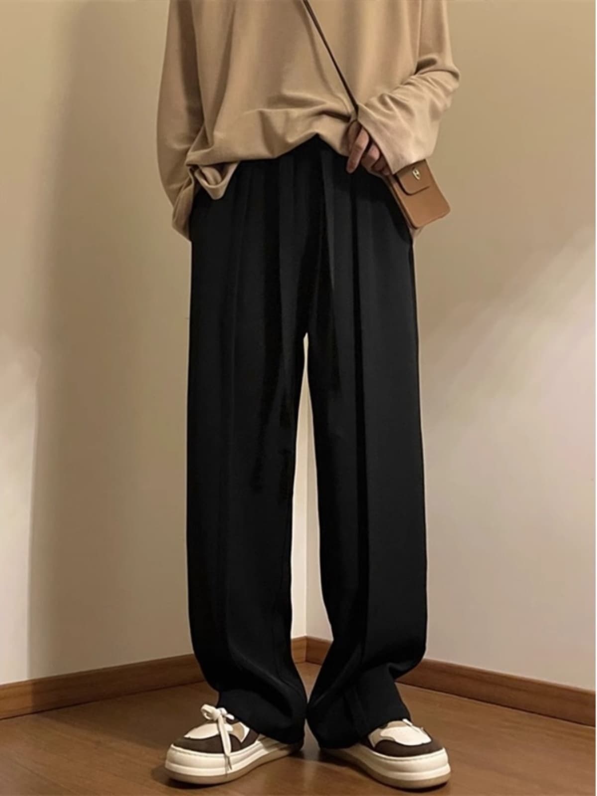 黒パンツ しなやか楽織りスラックス