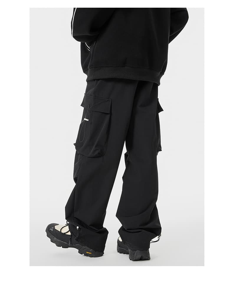黒パンツ ドローコード付きワイドカーゴパンツ