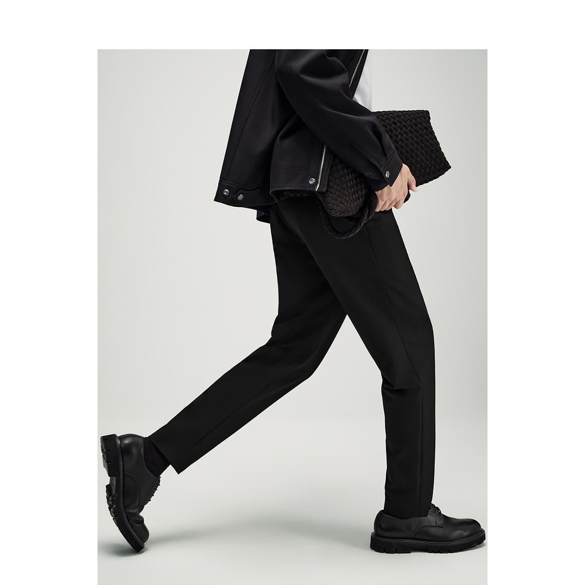 黒パンツ シンプル美シルエットチノパン