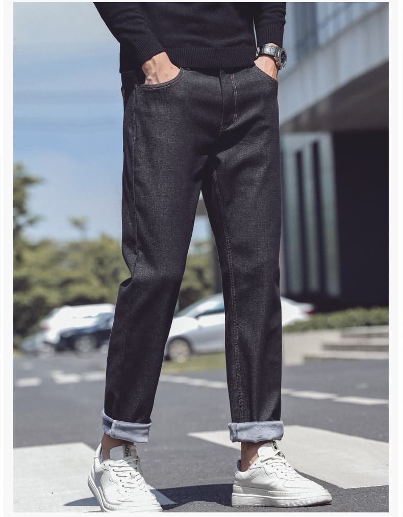 黒パンツ ストレートシルエット美脚デニム