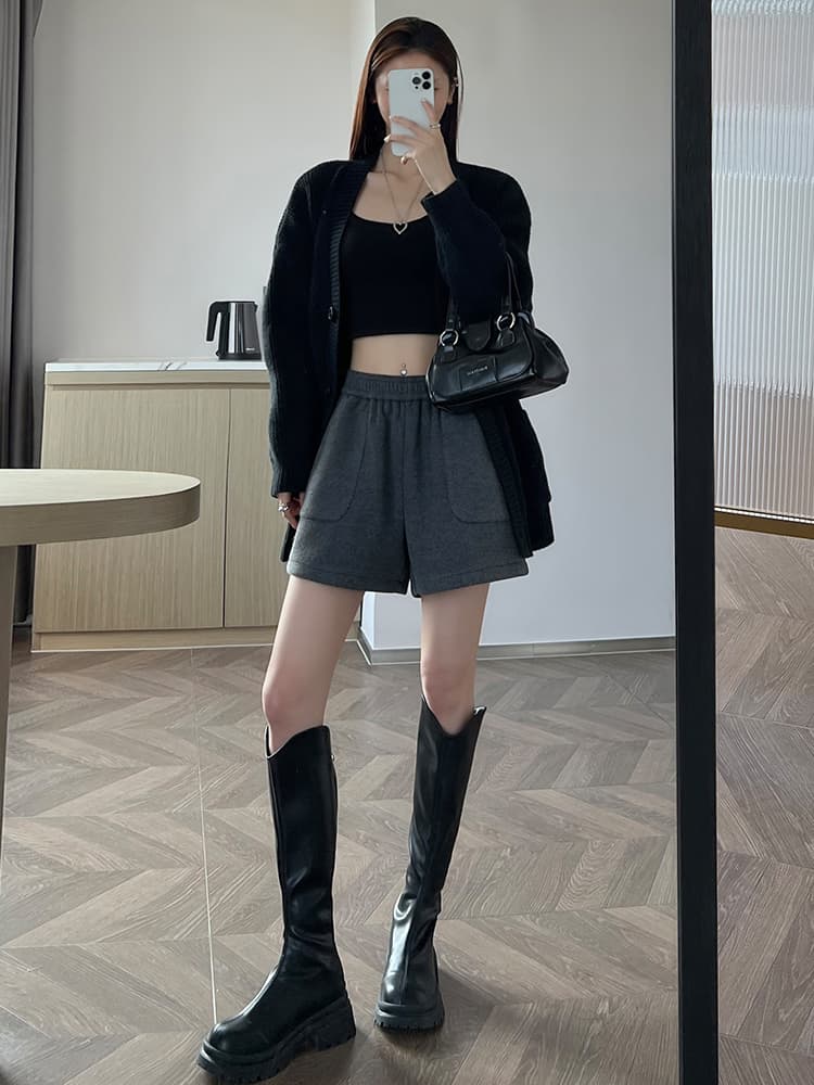 黒パンツ コーデュロイふんわりショートパンツ