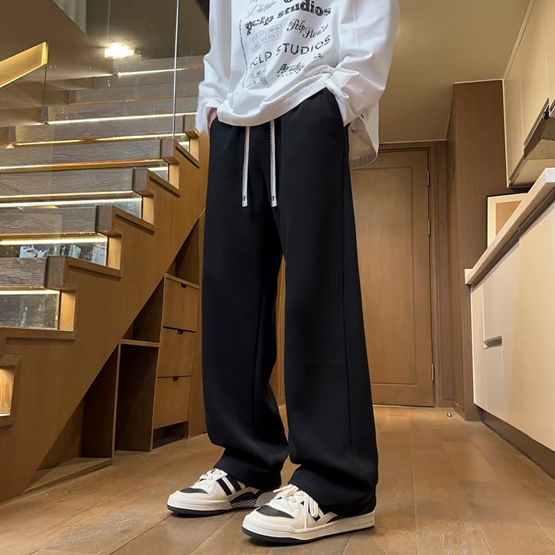 黒パンツ ドレープ感際立つ リラックスパンツ