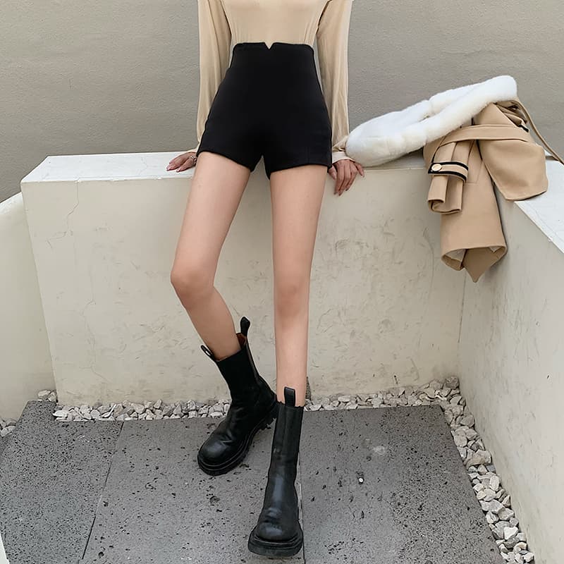 黒パンツ ハイウエストシャープデザインショーツ