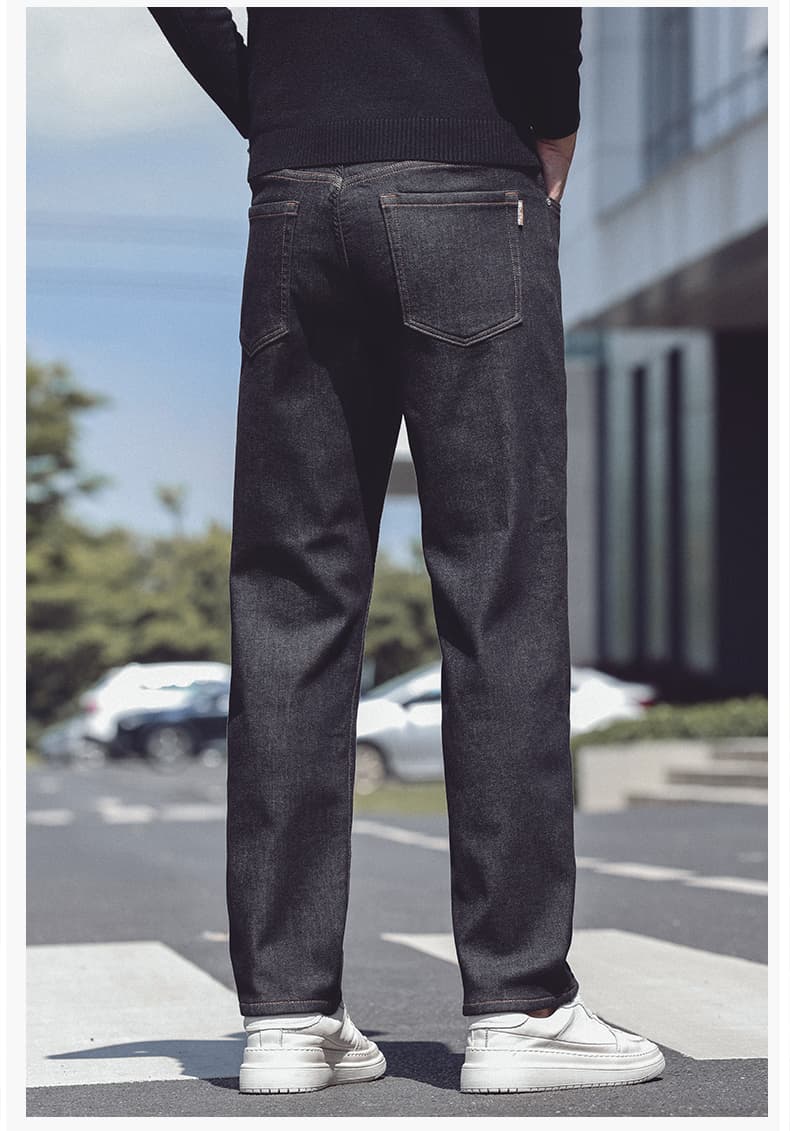 黒パンツ ストレートシルエット美脚デニム