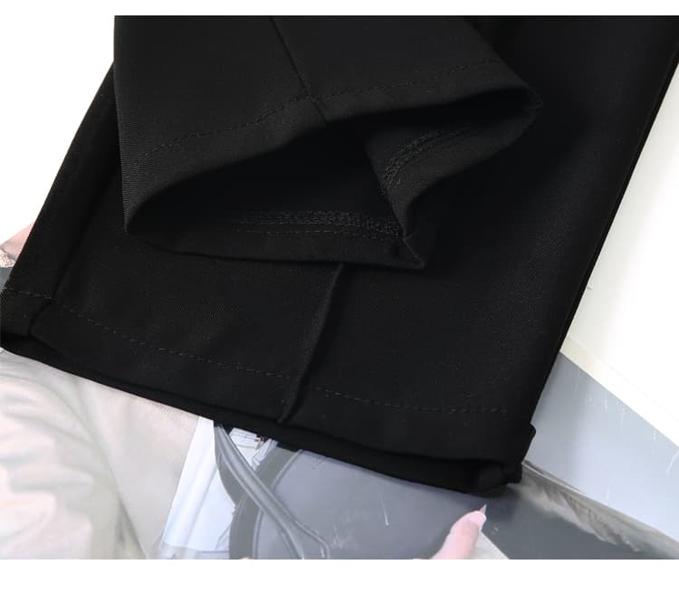 黒パンツ ゆったりシルエット美脚パンツ