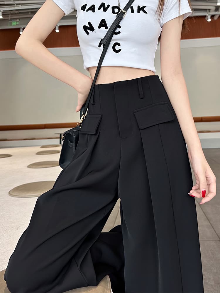 黒パンツ ワイドシルエット ポケット付き黒パンツ