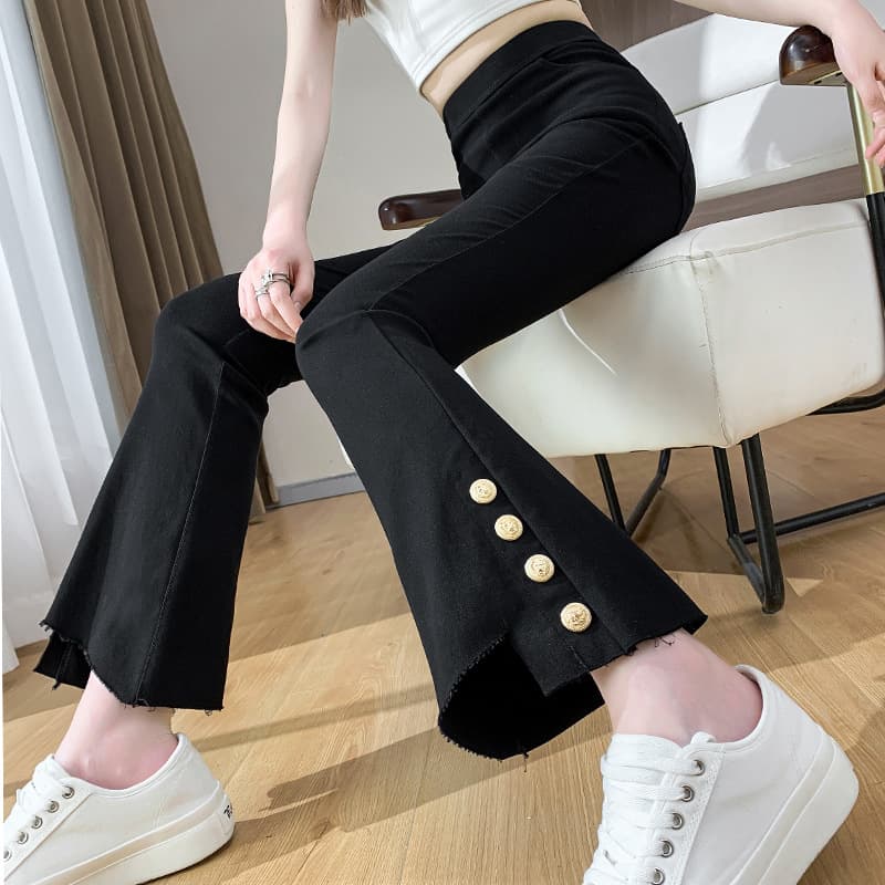 黒パンツ 裾ボタン装飾フレアパンツ