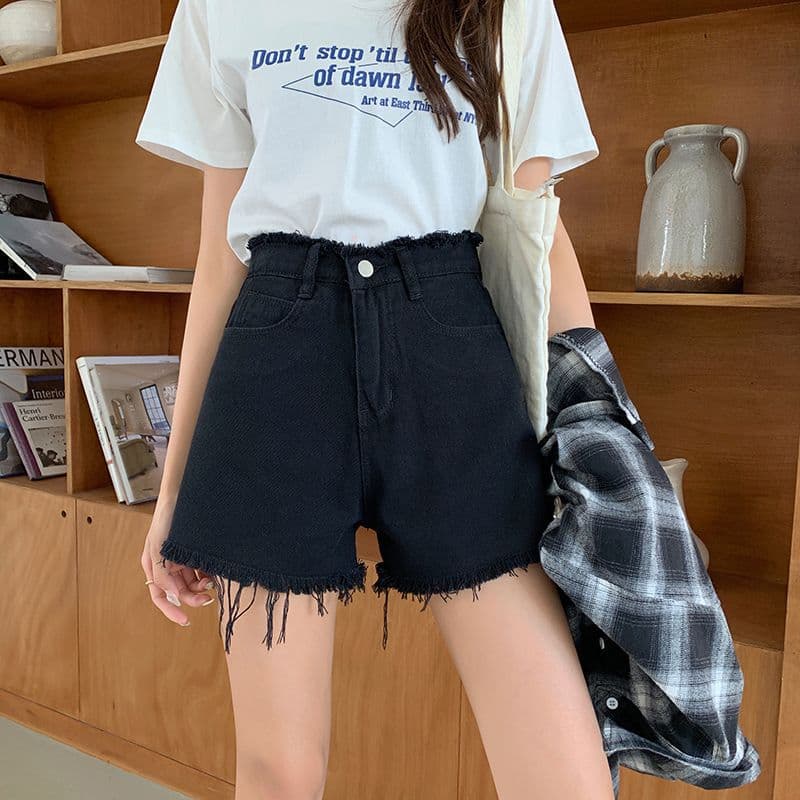 黒パンツ 裾フリンジデニムショート
