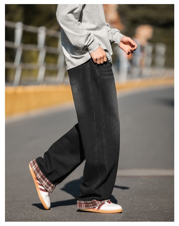 黒パンツ ゆったりストレートデニムパンツ