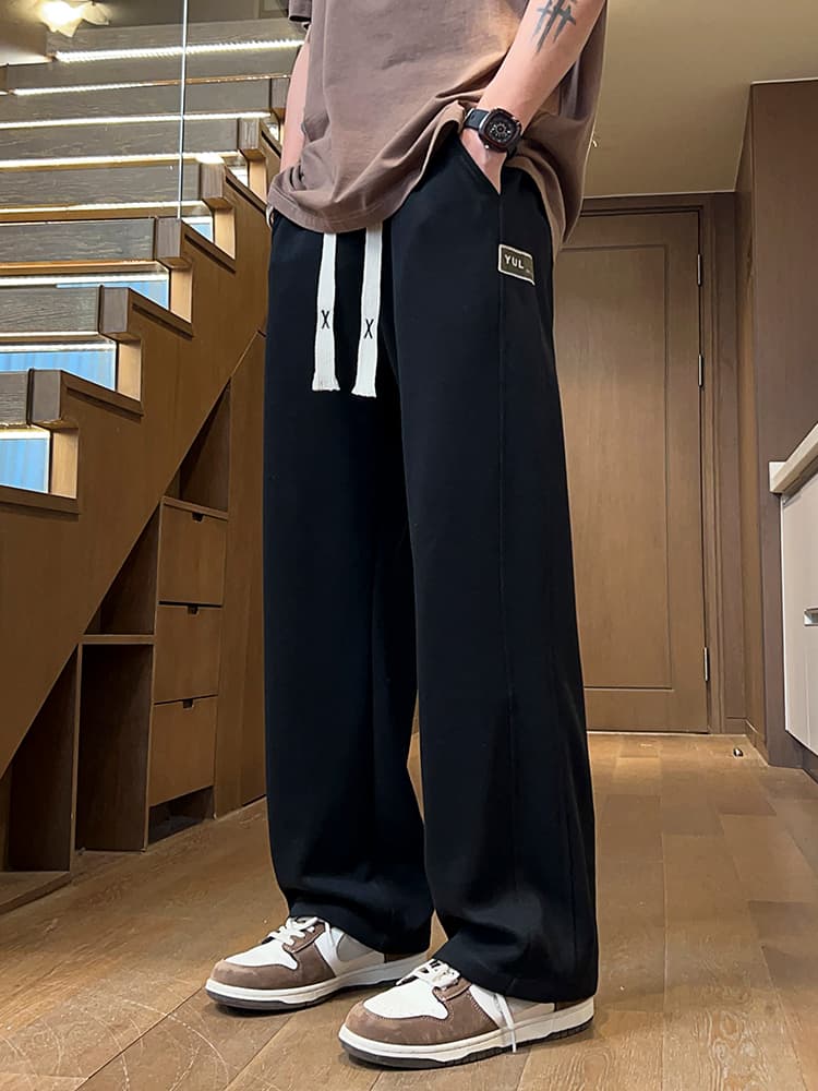 黒パンツ ドレープ感際立つ リラックスパンツ