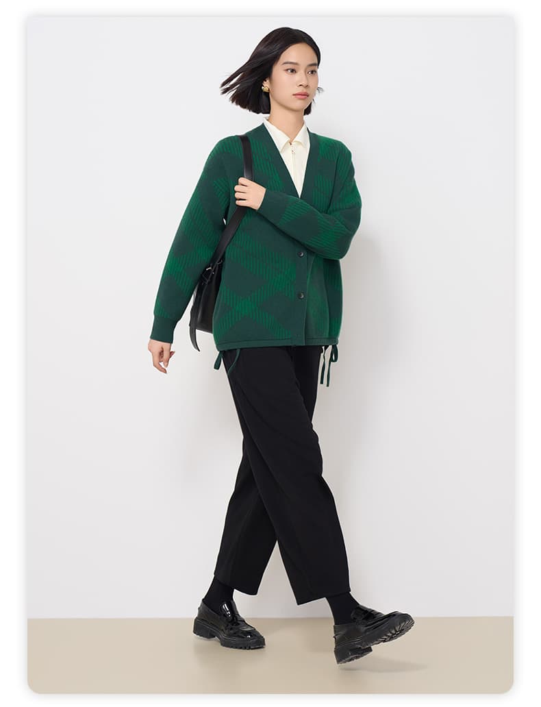 黒パンツ リラックスワイドデザインパンツ