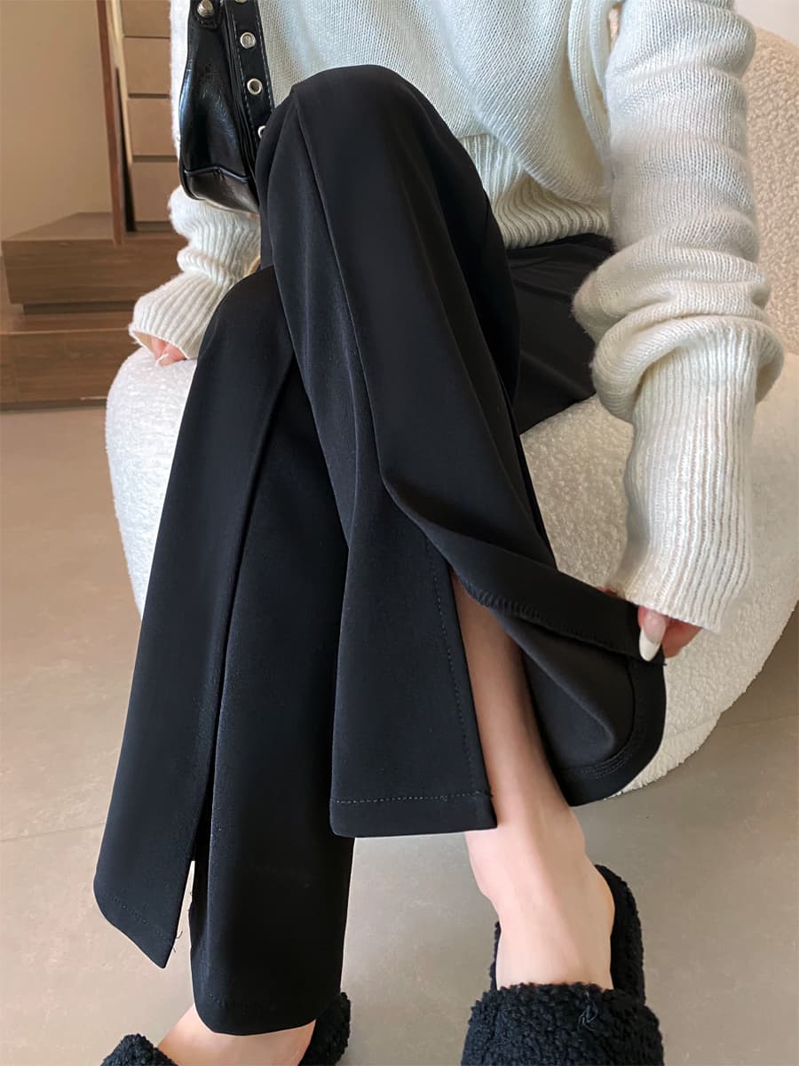 黒パンツ スリット入りストレートパンツ