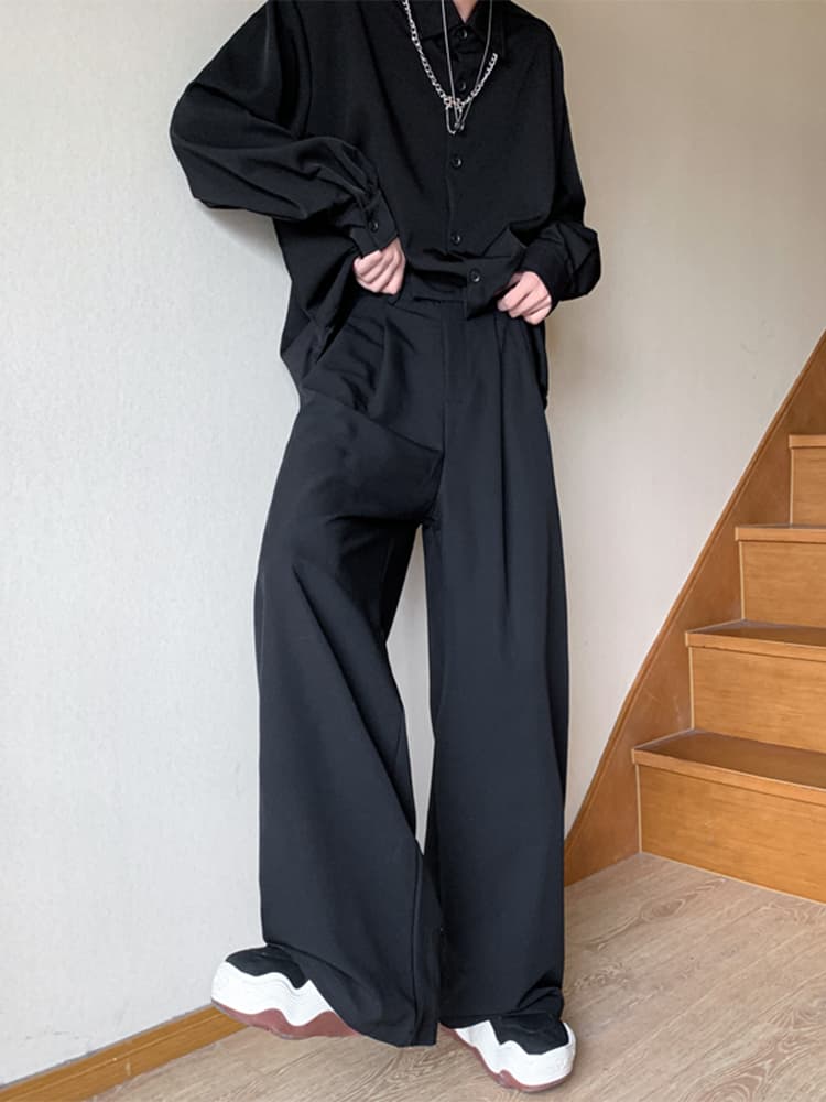 黒パンツ 流れるようなシルエットワイドパンツ