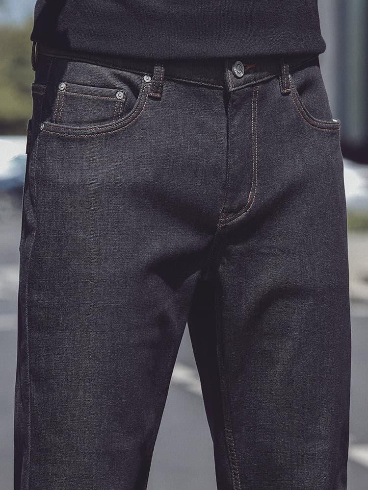 黒パンツ ストレートシルエット美脚デニム