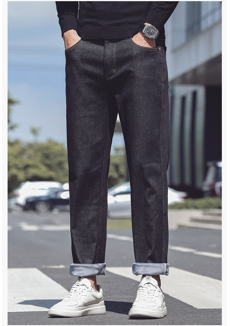 黒パンツ ストレートシルエット美脚デニム