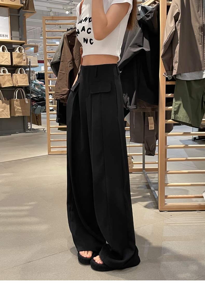 黒パンツ ワイドシルエット ポケット付き黒パンツ
