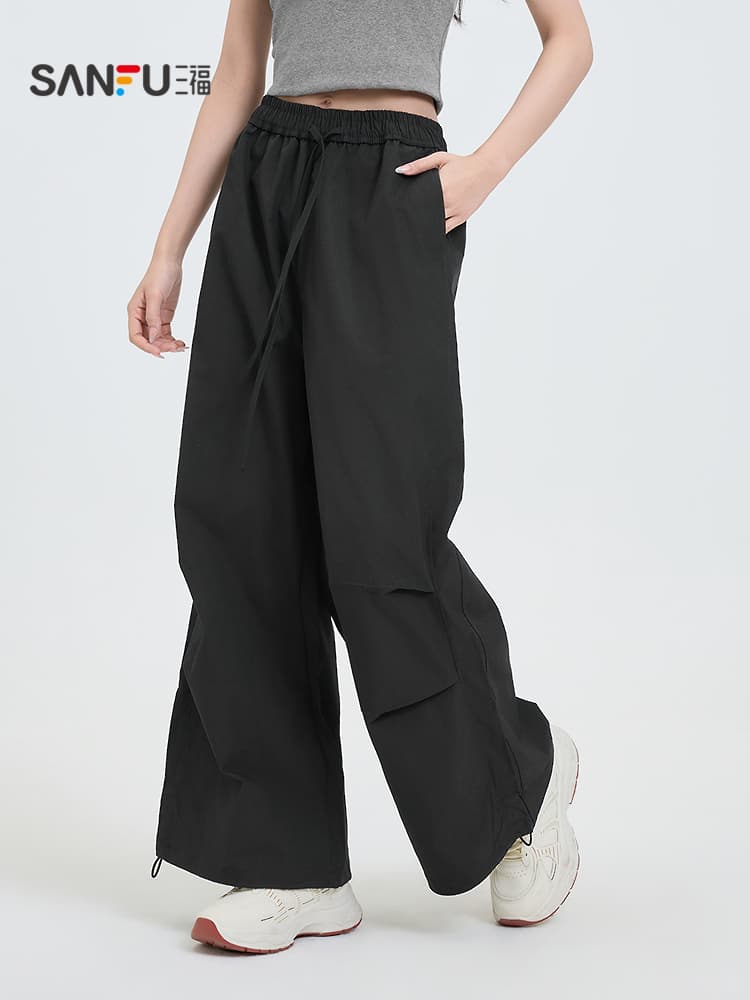 黒パンツ ゆったりワイドシルエットカーゴパンツ