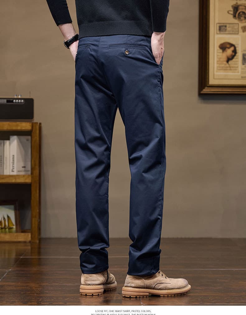 黒パンツ トレンド感覚スリムフィットスラックス