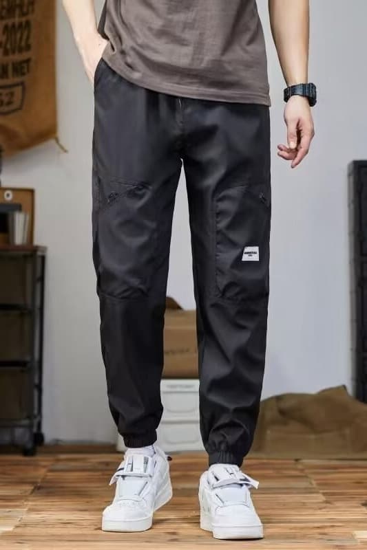 黒パンツ カジュアル機能性カーゴジョガーパンツ