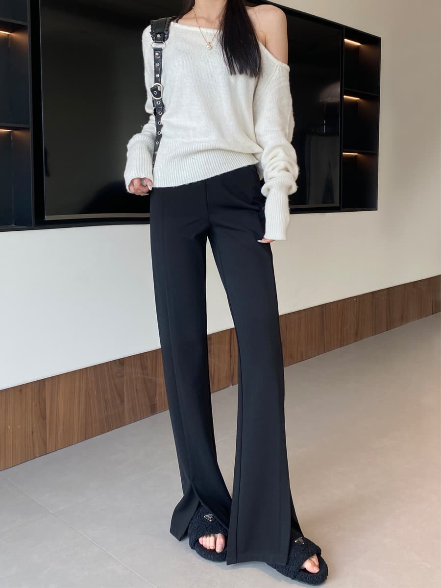 黒パンツ スリット入りストレートパンツ